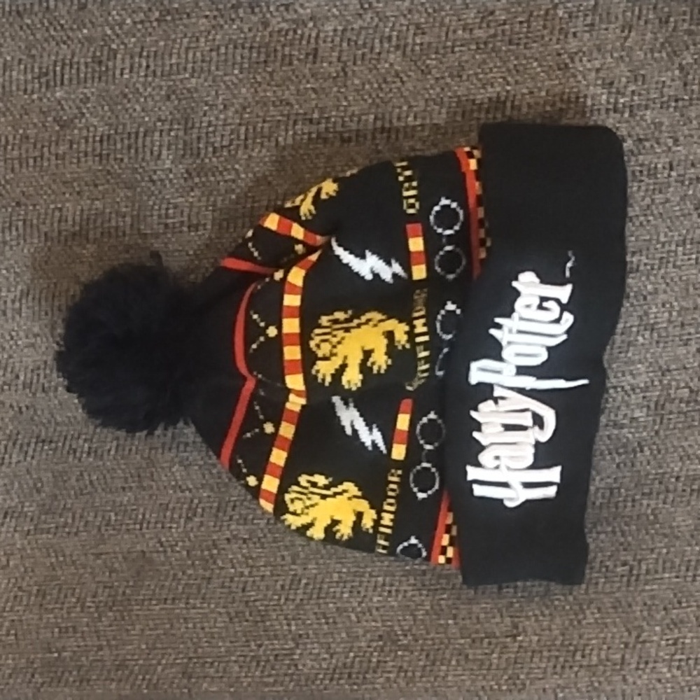 Harry Potter Gryffindor Black Beanie Pom Pom Hat NWOT